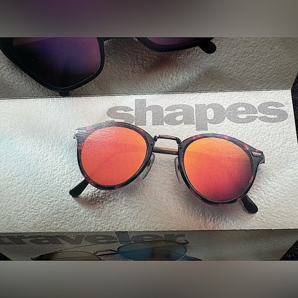 Revo Sunglasses - Shapes collection:
Black Frame Blue Mirror Lens 953-001-02 - Picture 12 of 12